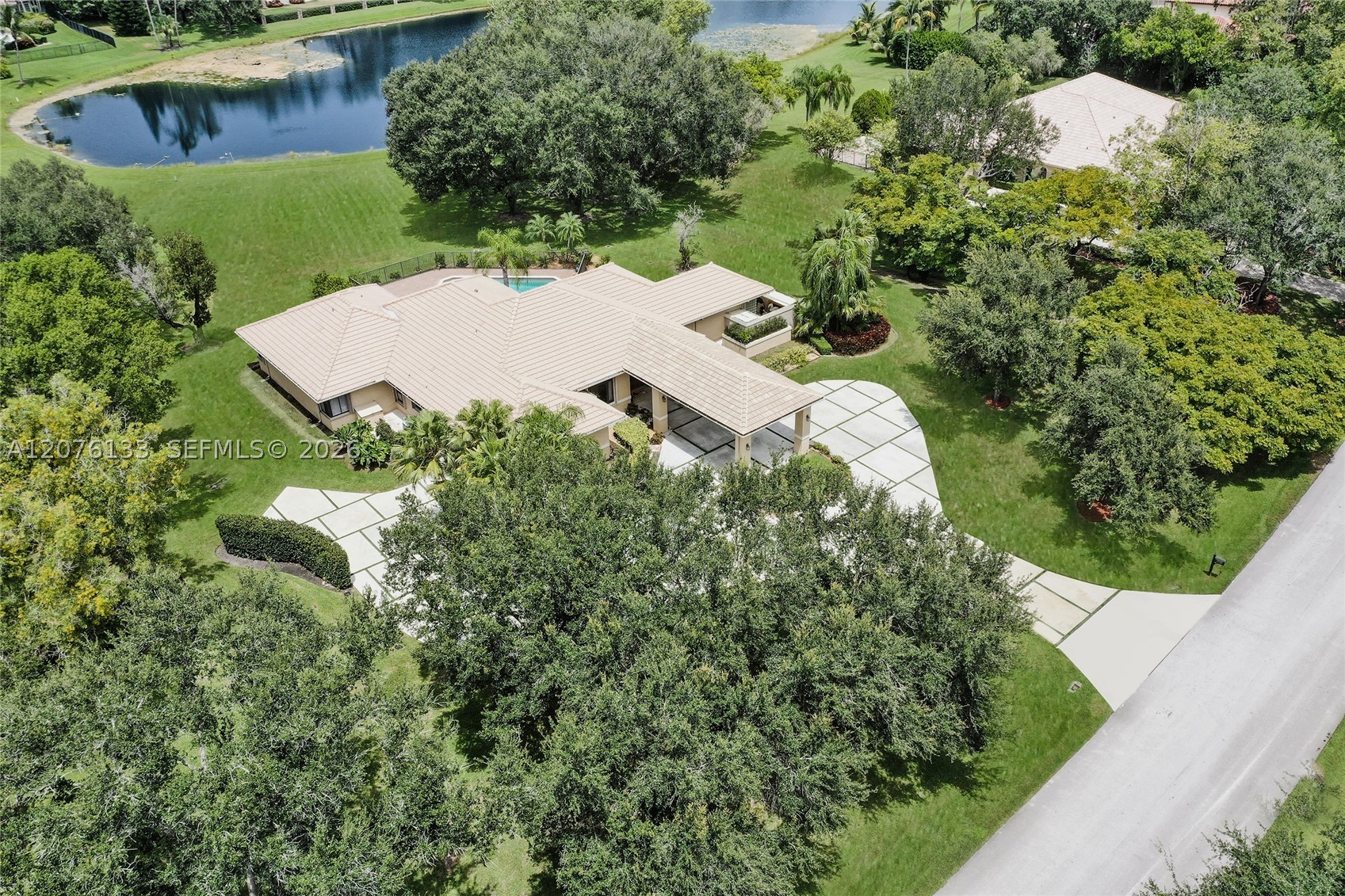 2725 Hunter Rd, Weston FL 33331