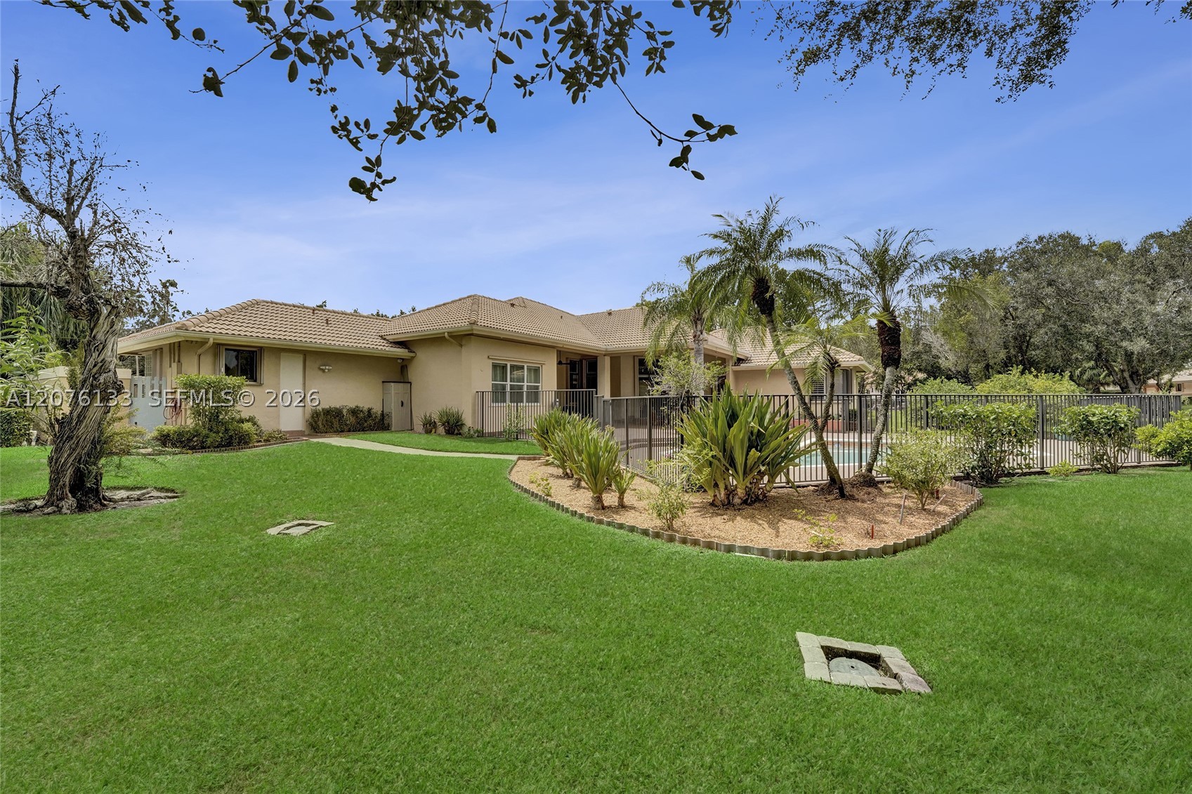 2725 Hunter Rd, Weston FL 33331