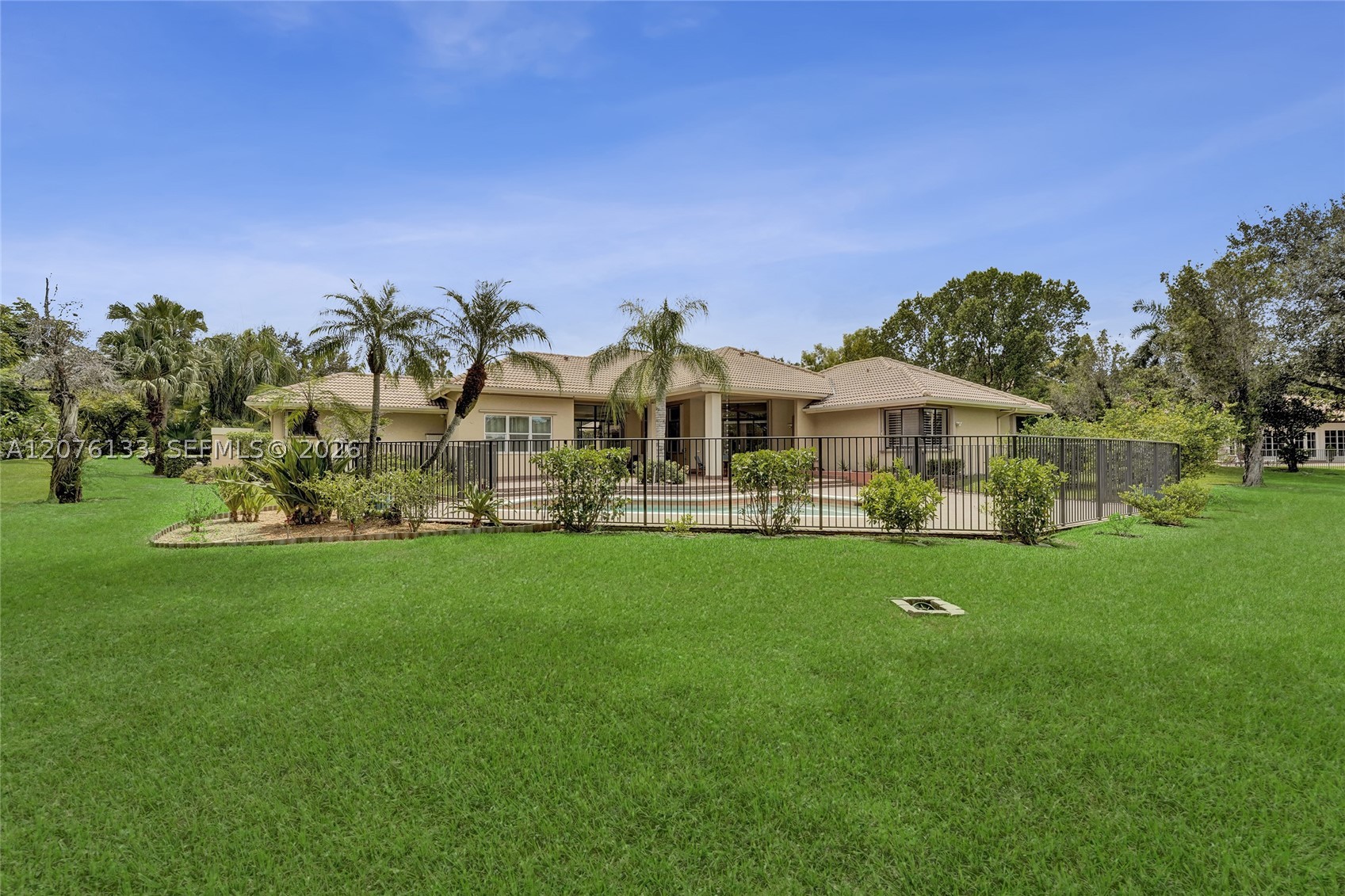 2725 Hunter Rd, Weston FL 33331