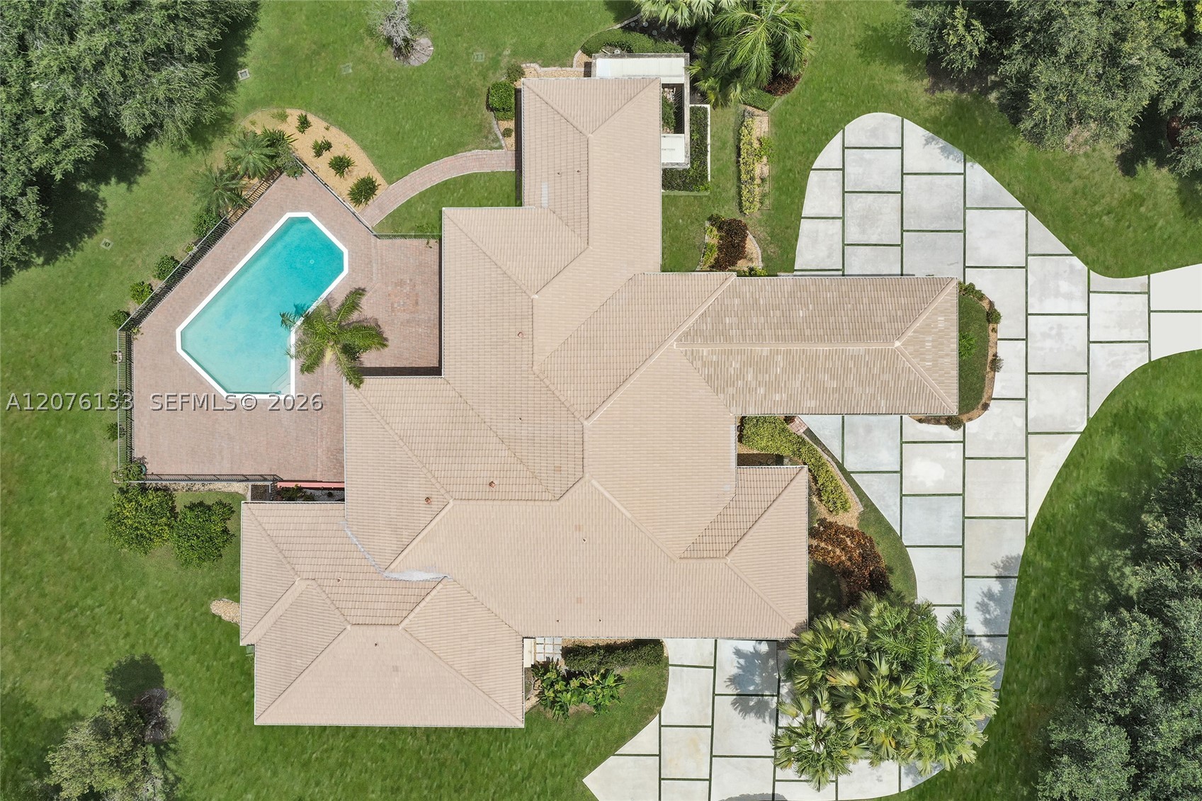 2725 Hunter Rd, Weston FL 33331