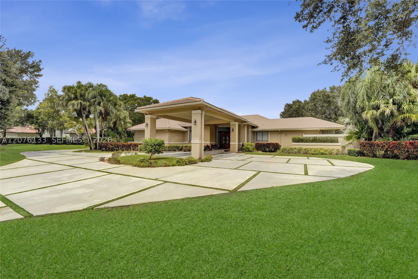 2725 Hunter Rd, Weston FL 33331