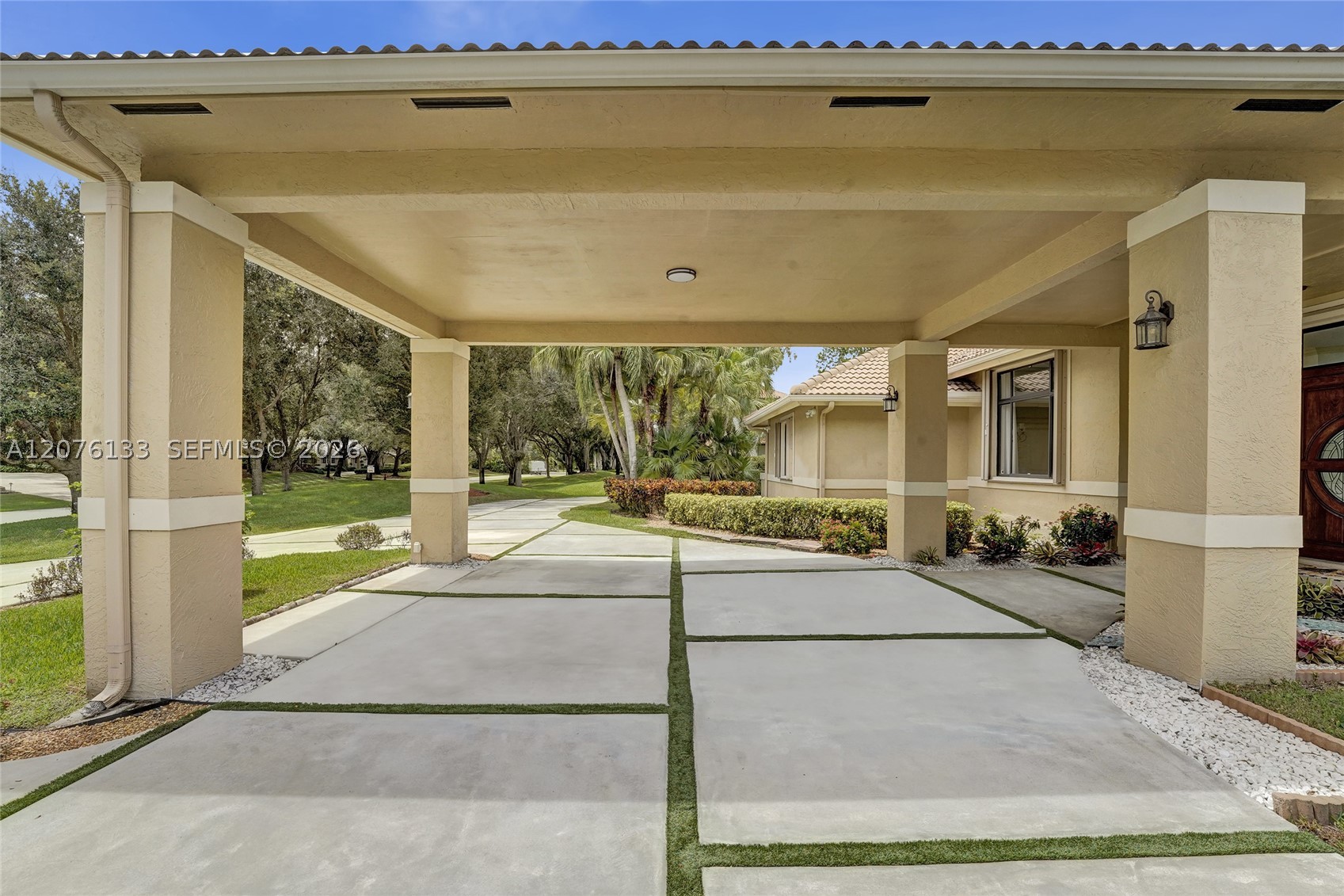2725 Hunter Rd, Weston FL 33331