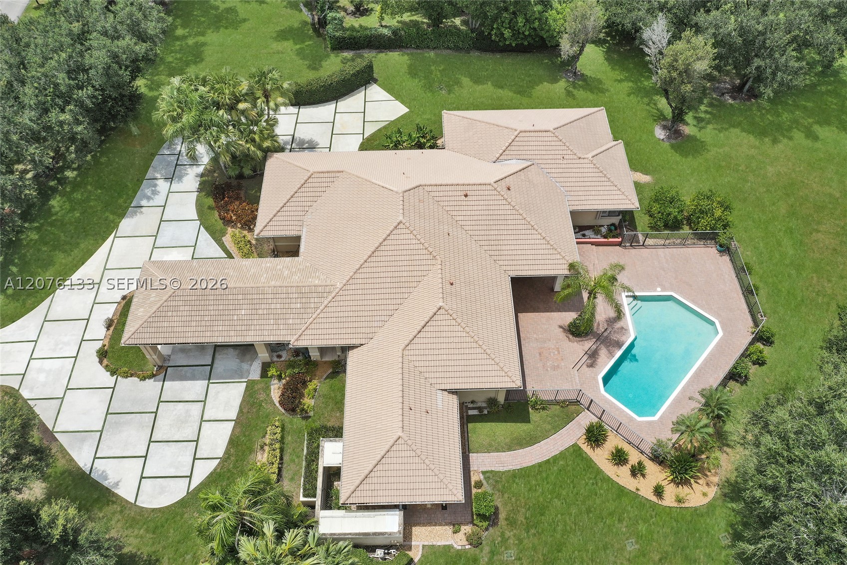 2725 Hunter Rd, Weston FL 33331