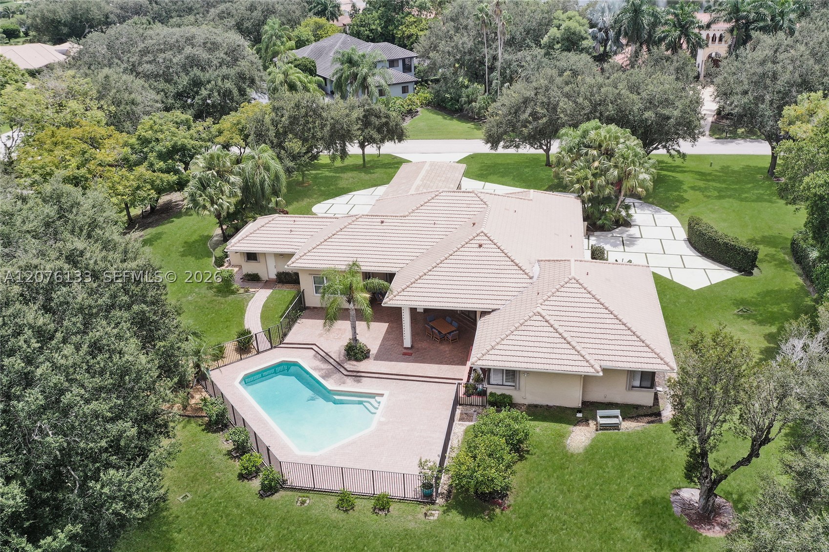 2725 Hunter Rd, Weston FL 33331