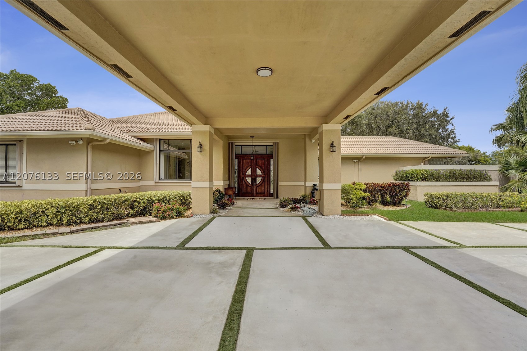 2725 Hunter Rd, Weston FL 33331
