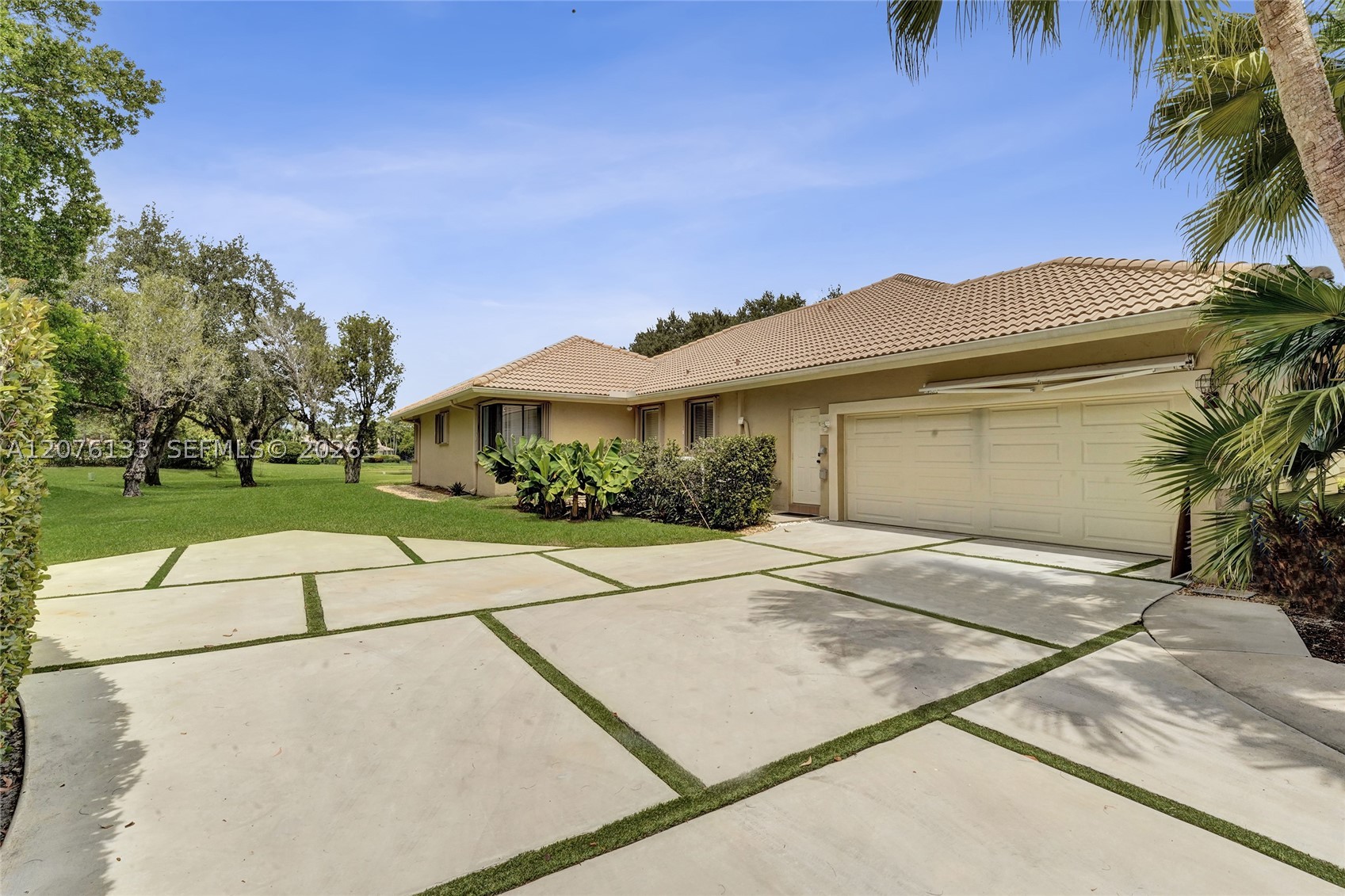 2725 Hunter Rd, Weston FL 33331