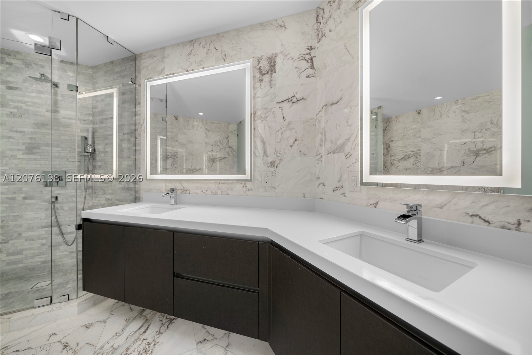 851 NE 1st AVE #2106, Miami FL 33132