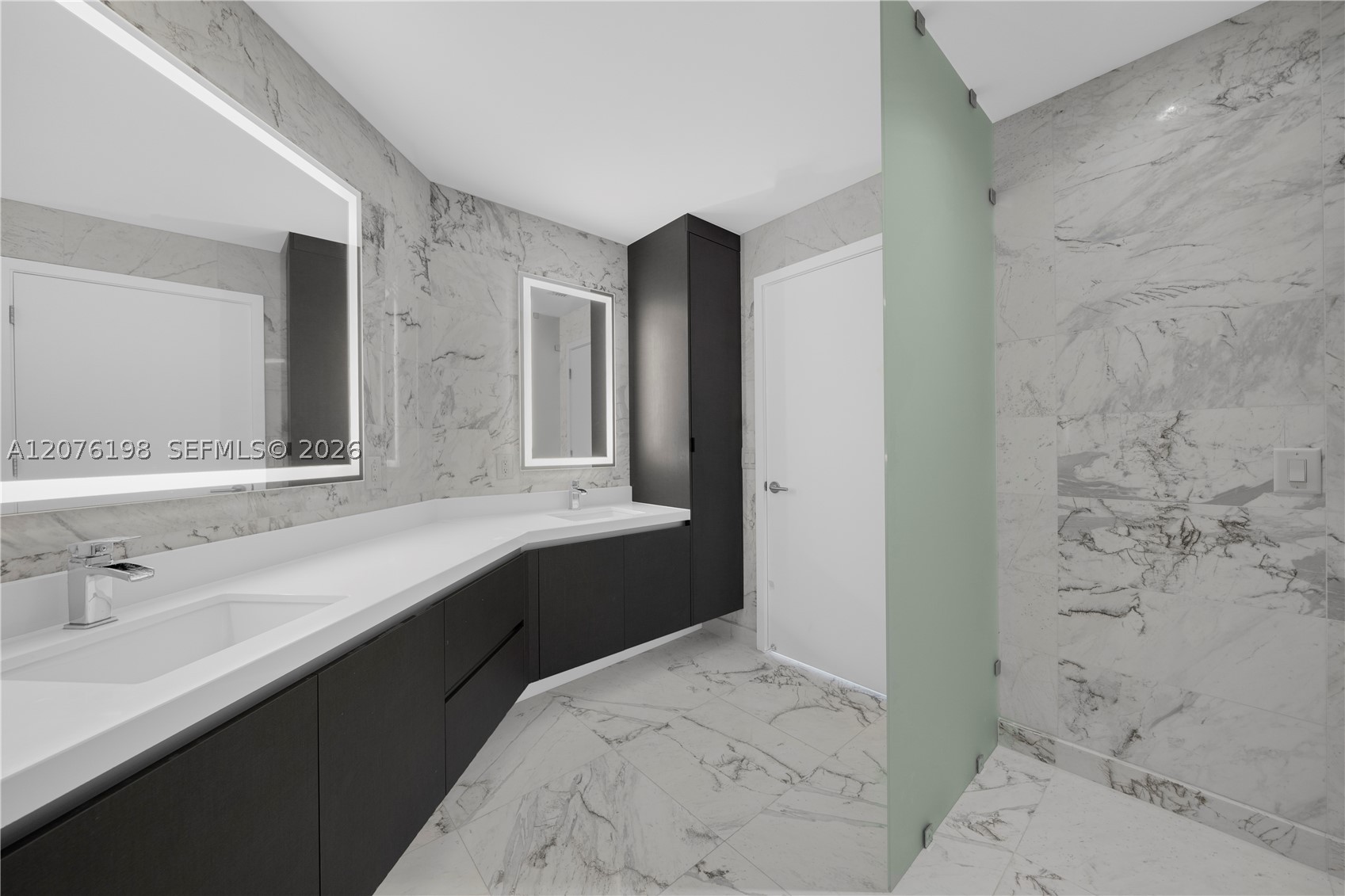 851 NE 1st AVE #2106, Miami FL 33132