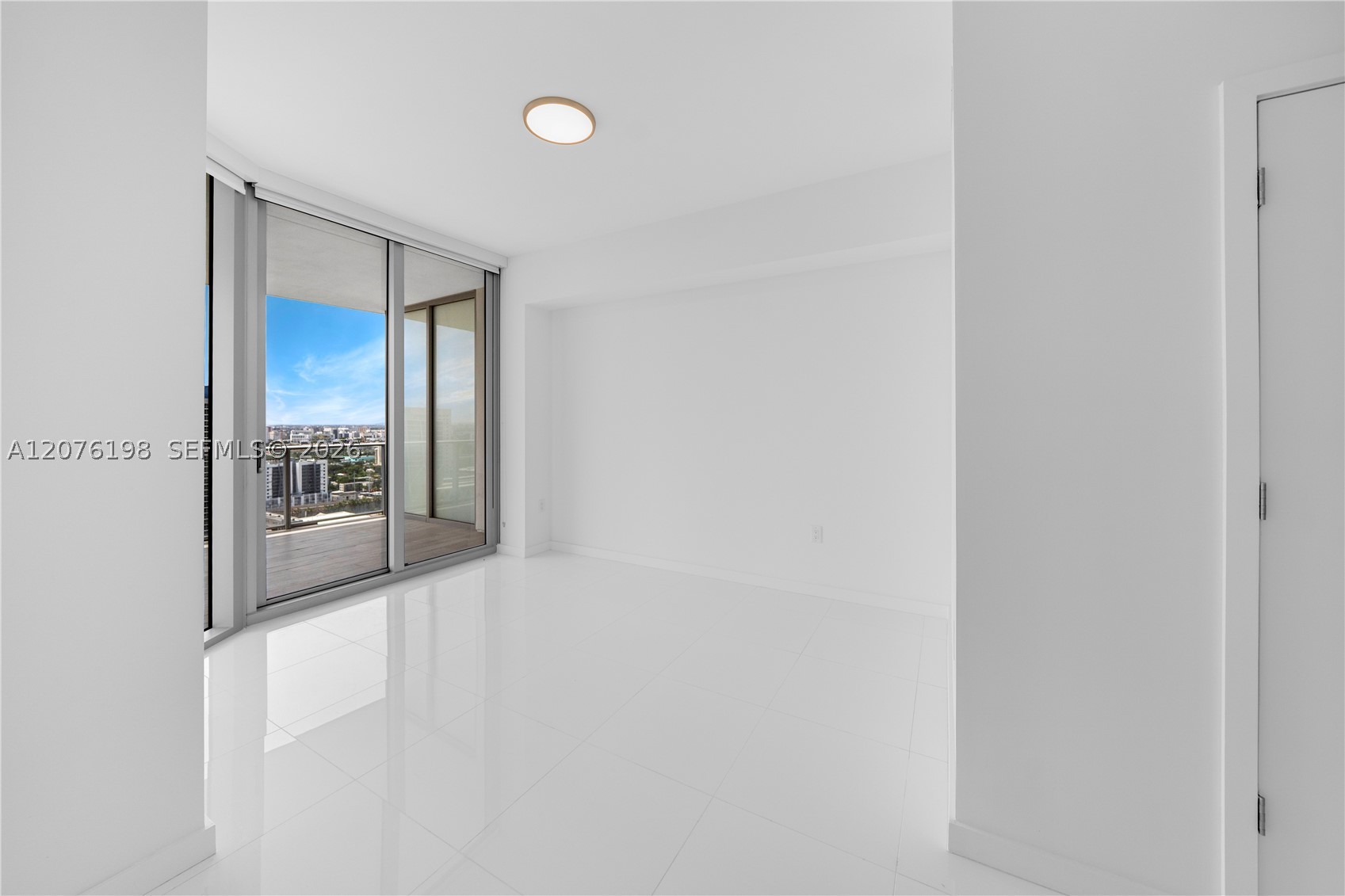 851 NE 1st AVE #2106, Miami FL 33132