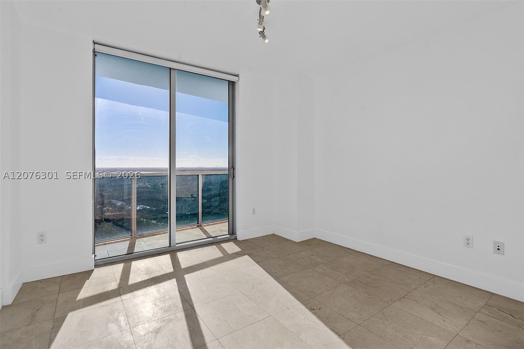 2641 N Flamingo Rd #2205N, Sunrise FL 33323