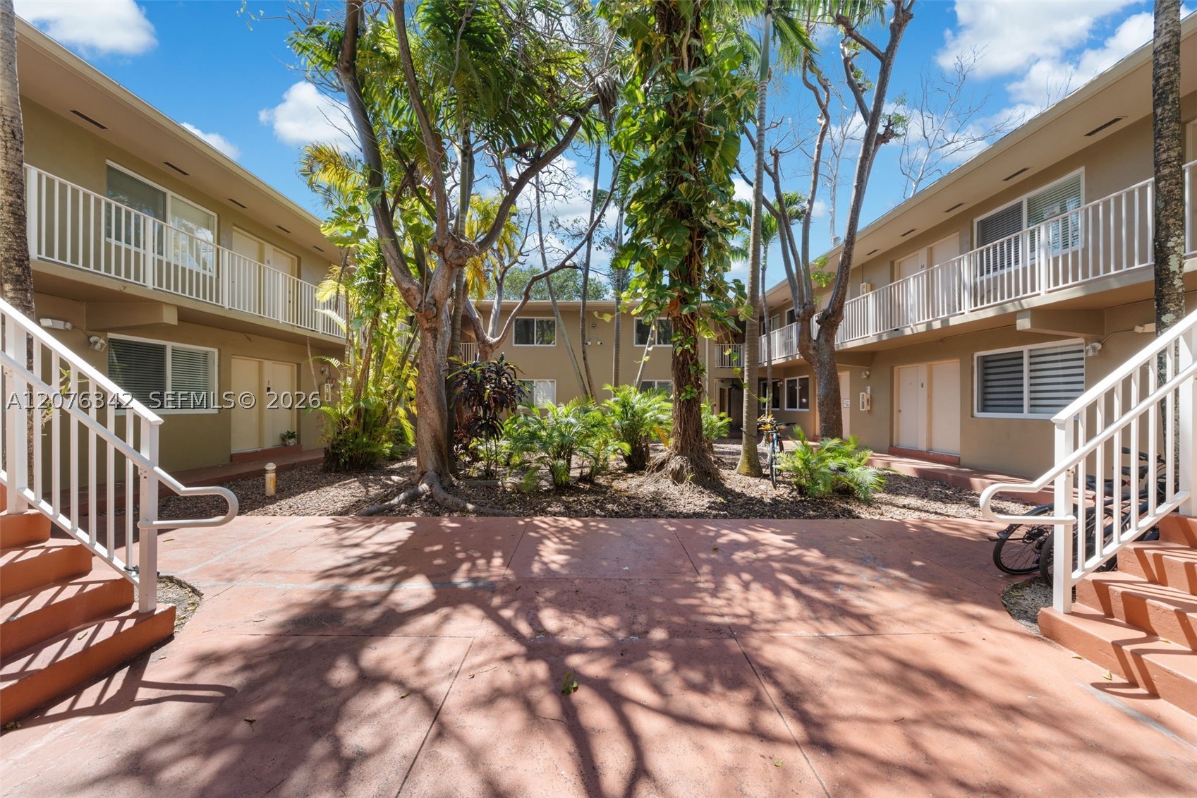 6330 SW 79th St #6, South Miami FL 33143