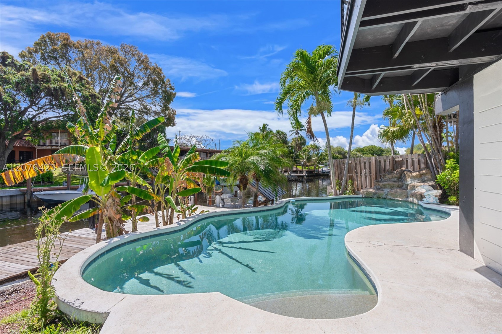 516 NE 6th Ave, Deerfield Beach FL 33441