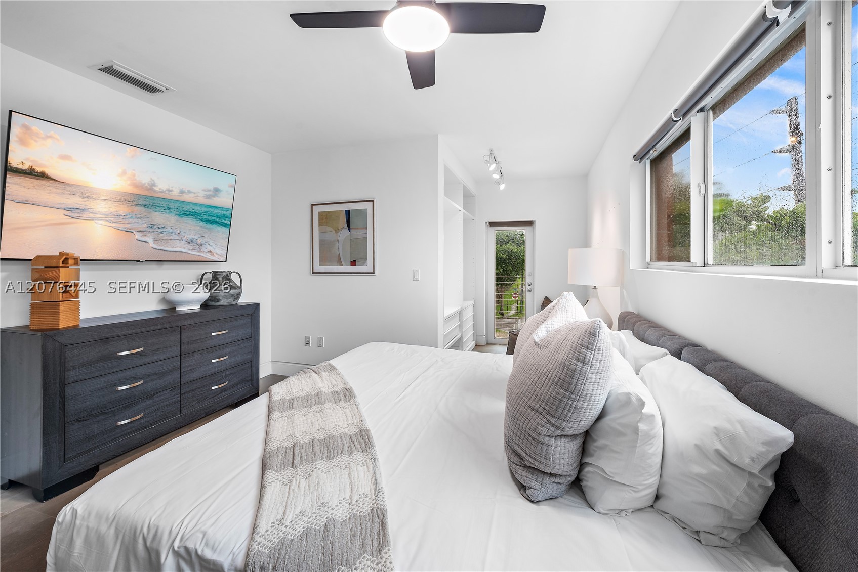 1606 S Bayshore Dr #1606, Miami FL 33133