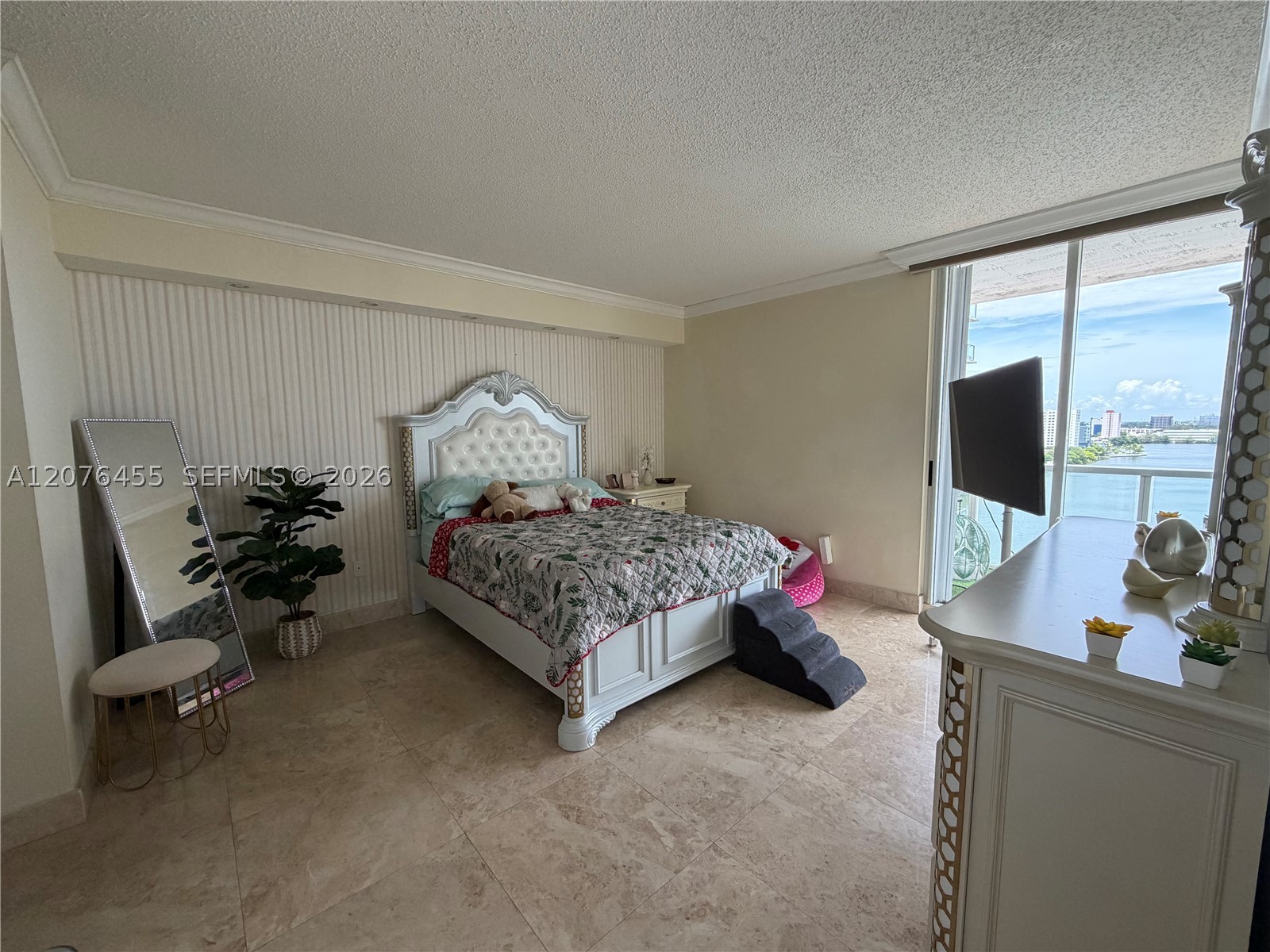 5077 NW 7th St #1202, Miami FL 33126