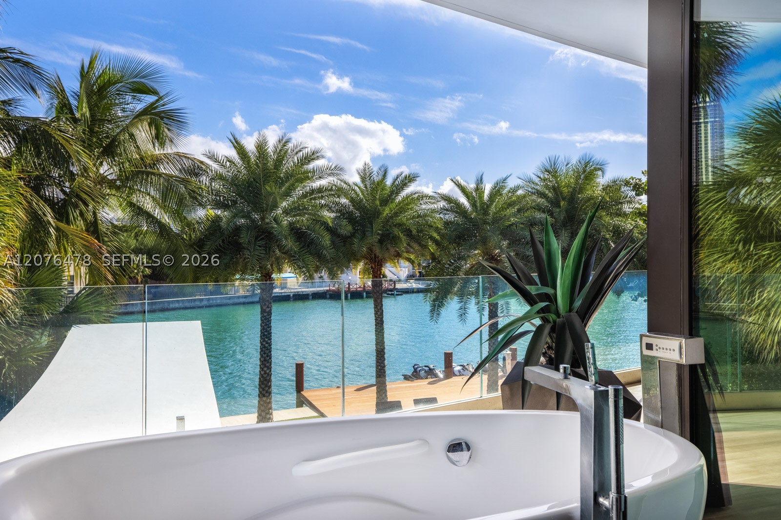528 Lakeview Ct, Miami Beach FL 33140