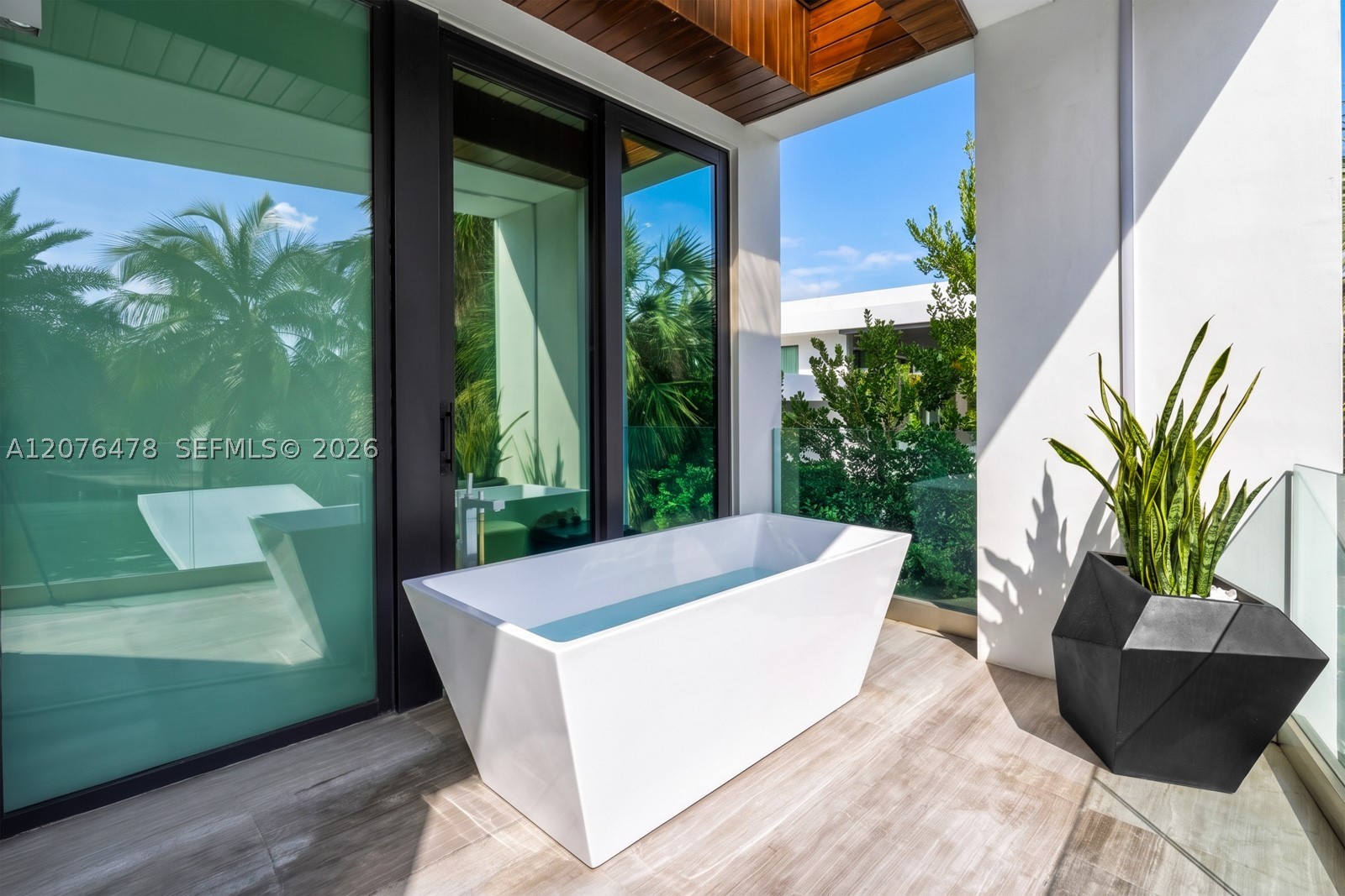 528 Lakeview Ct, Miami Beach FL 33140