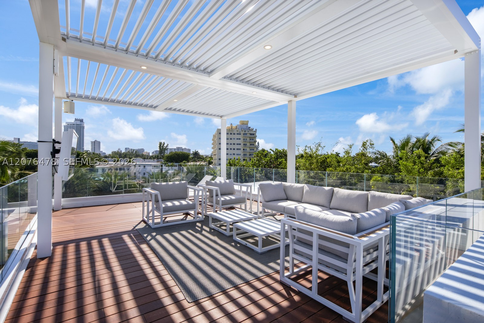 528 Lakeview Ct, Miami Beach FL 33140