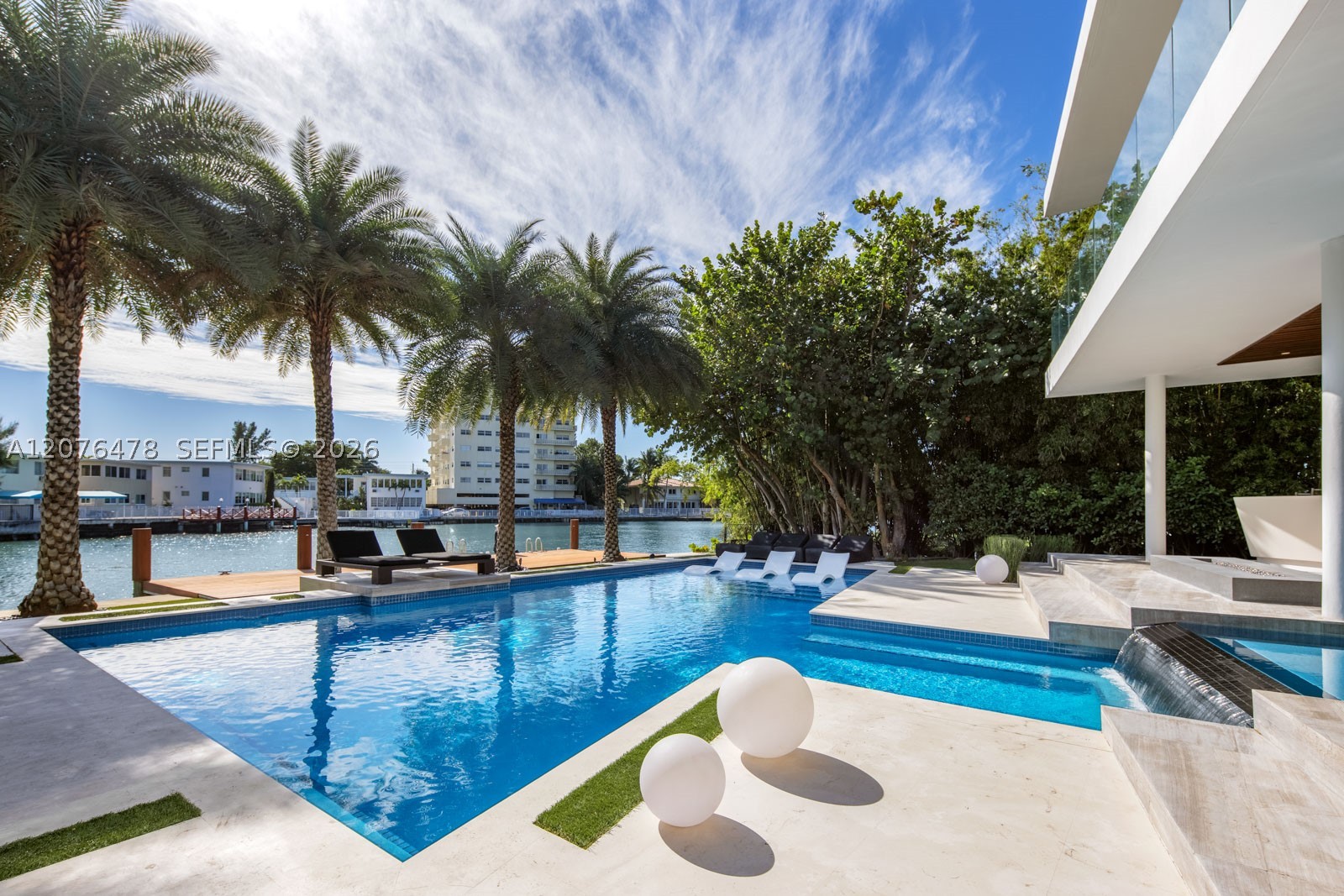 528 Lakeview Ct, Miami Beach FL 33140