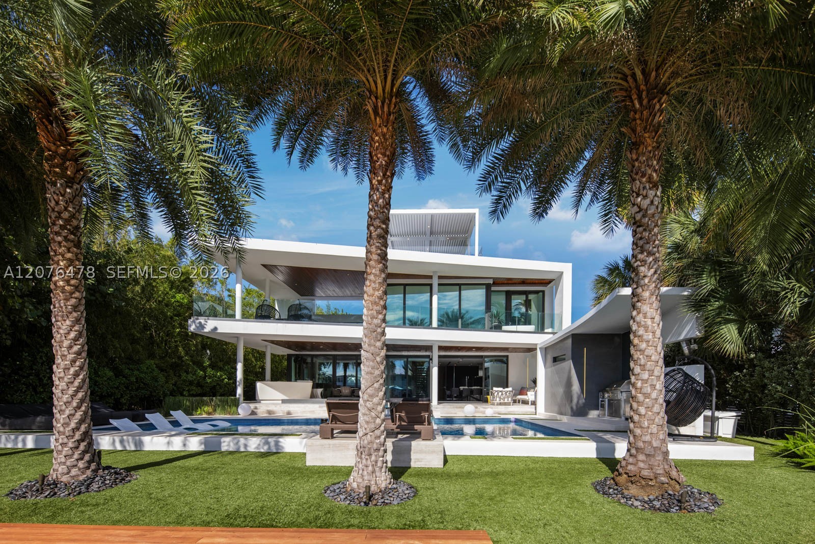 528 Lakeview Ct, Miami Beach FL 33140