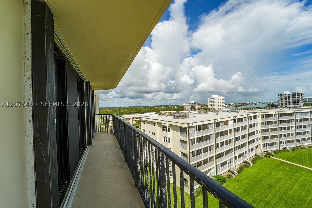 200 Beach Rd #701, Tequesta FL 33469