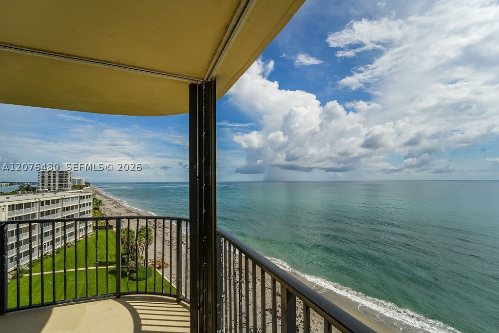 200 Beach Rd #701, Tequesta FL 33469