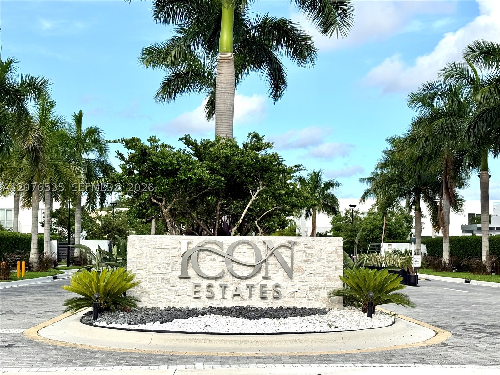 10381 NW 67th Ter, Doral FL 33178