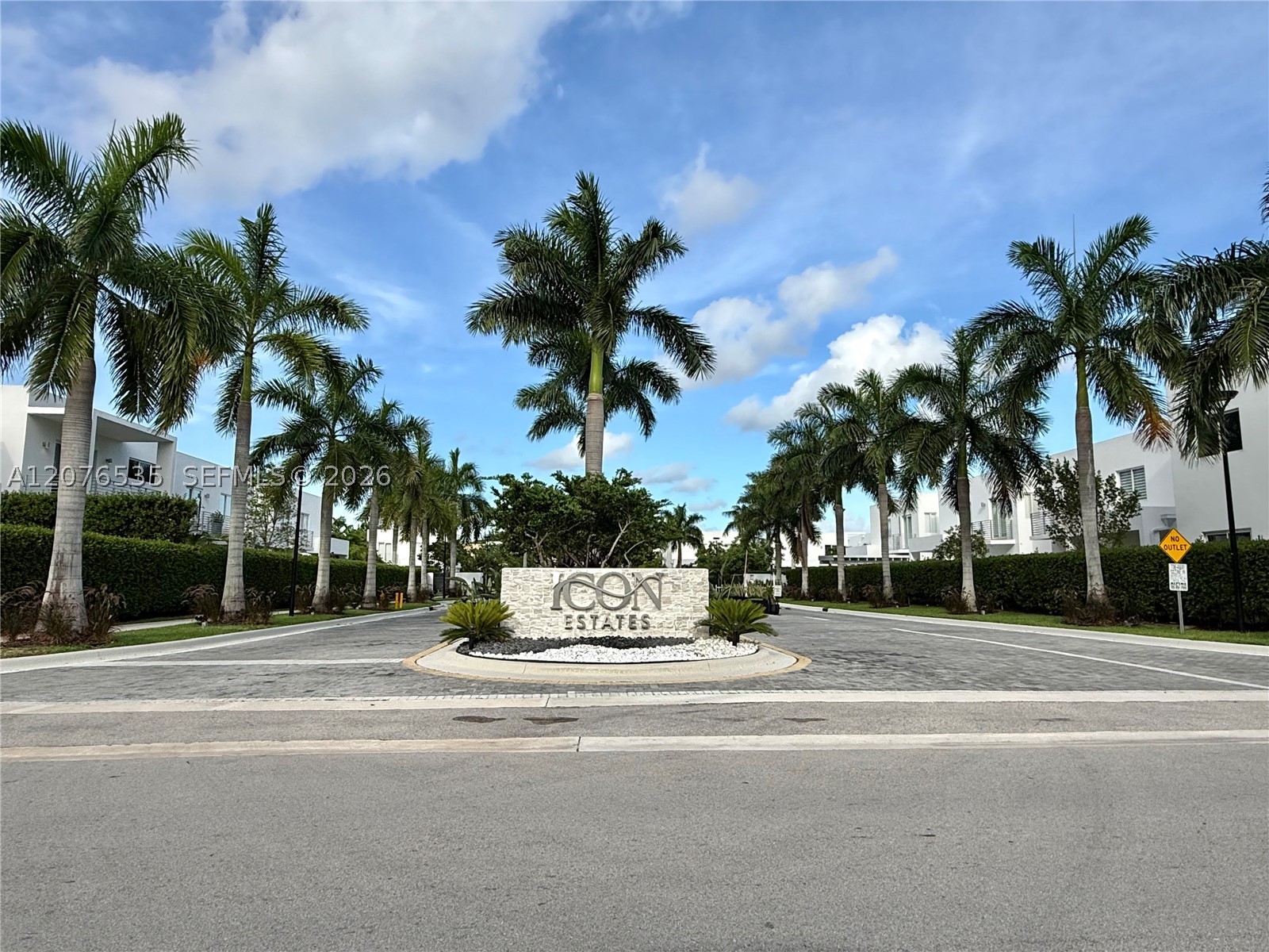 10381 NW 67th Ter, Doral FL 33178