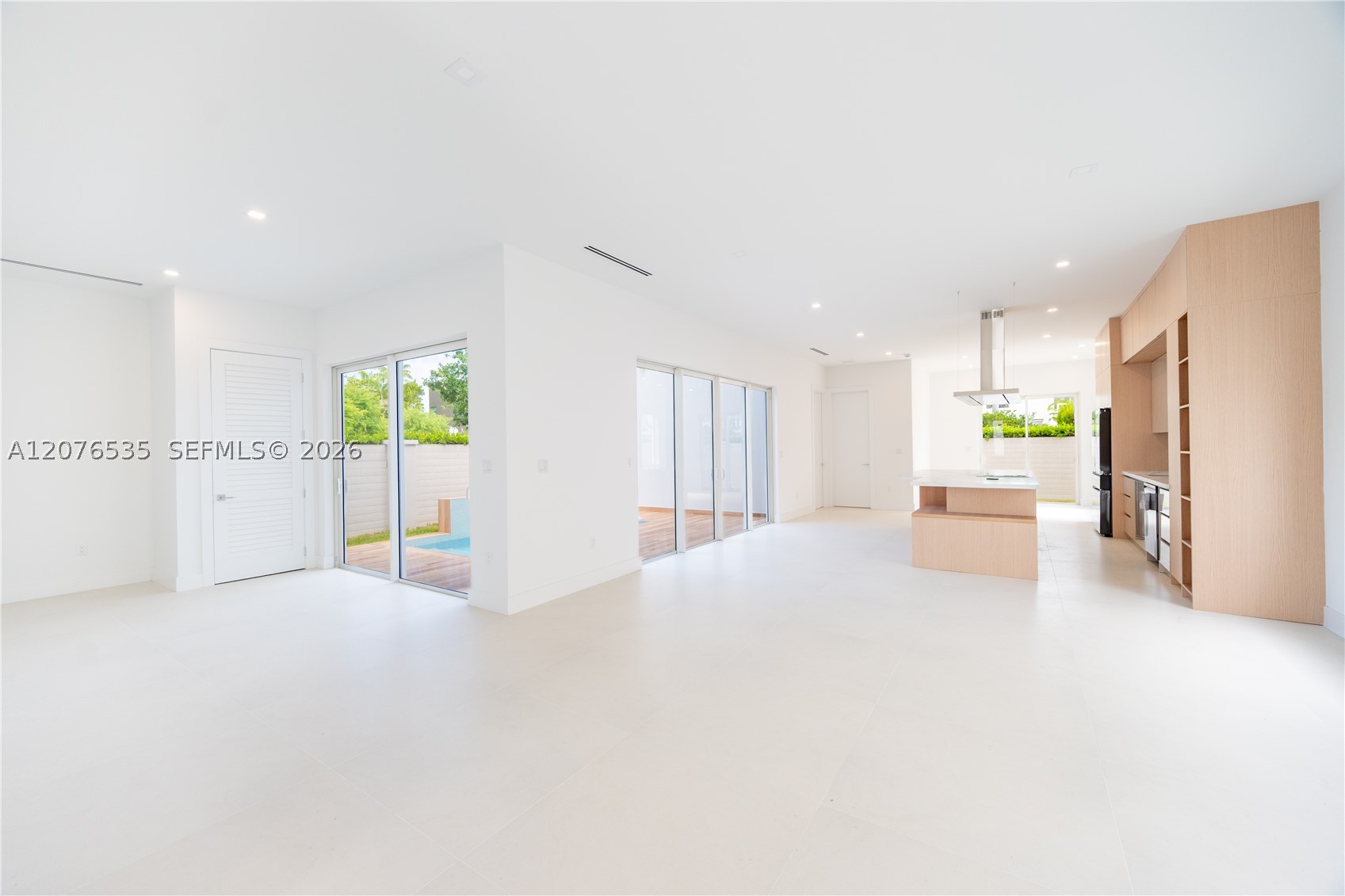 10381 NW 67th Ter, Doral FL 33178
