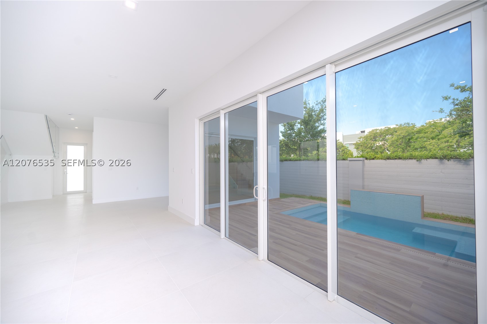 10381 NW 67th Ter, Doral FL 33178