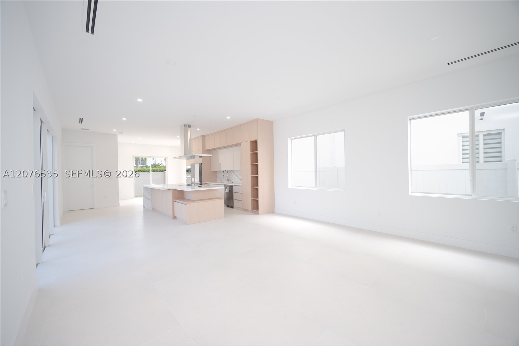 10381 NW 67th Ter, Doral FL 33178