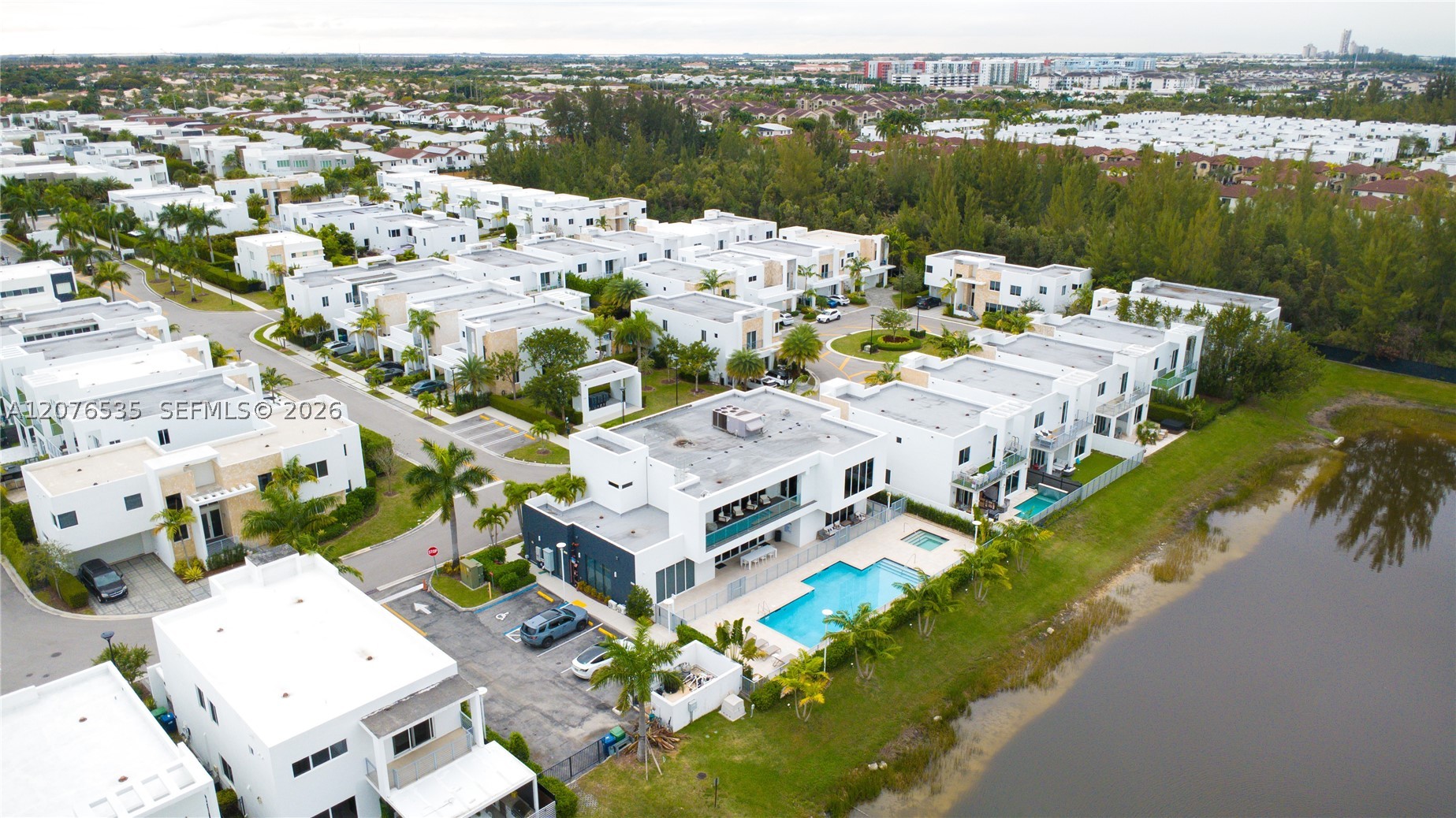 10381 NW 67th Ter, Doral FL 33178