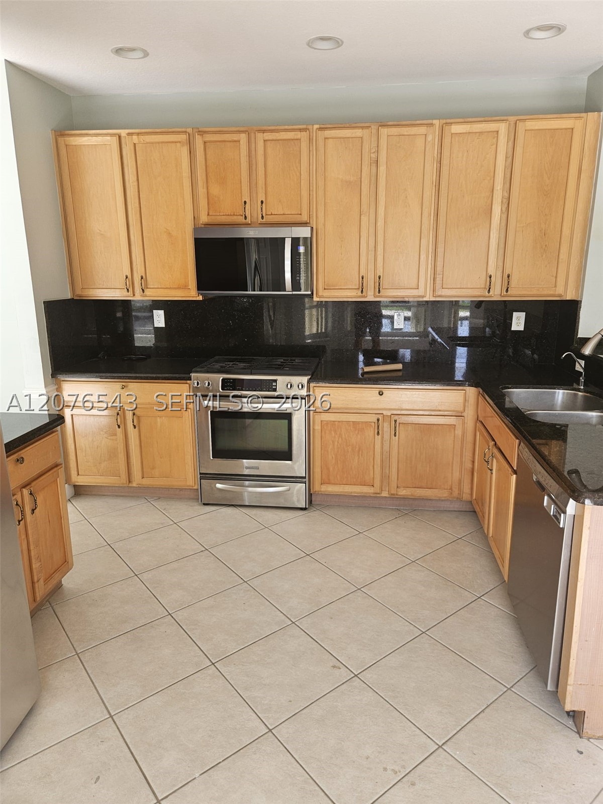 1072 NW 139th Ter, Pembroke Pines FL 33028