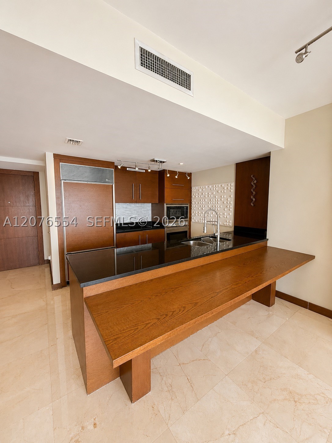 465 Brickell Ave #5605, Miami FL 33131