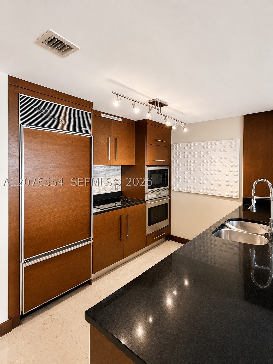 465 Brickell Ave #5605, Miami FL 33131