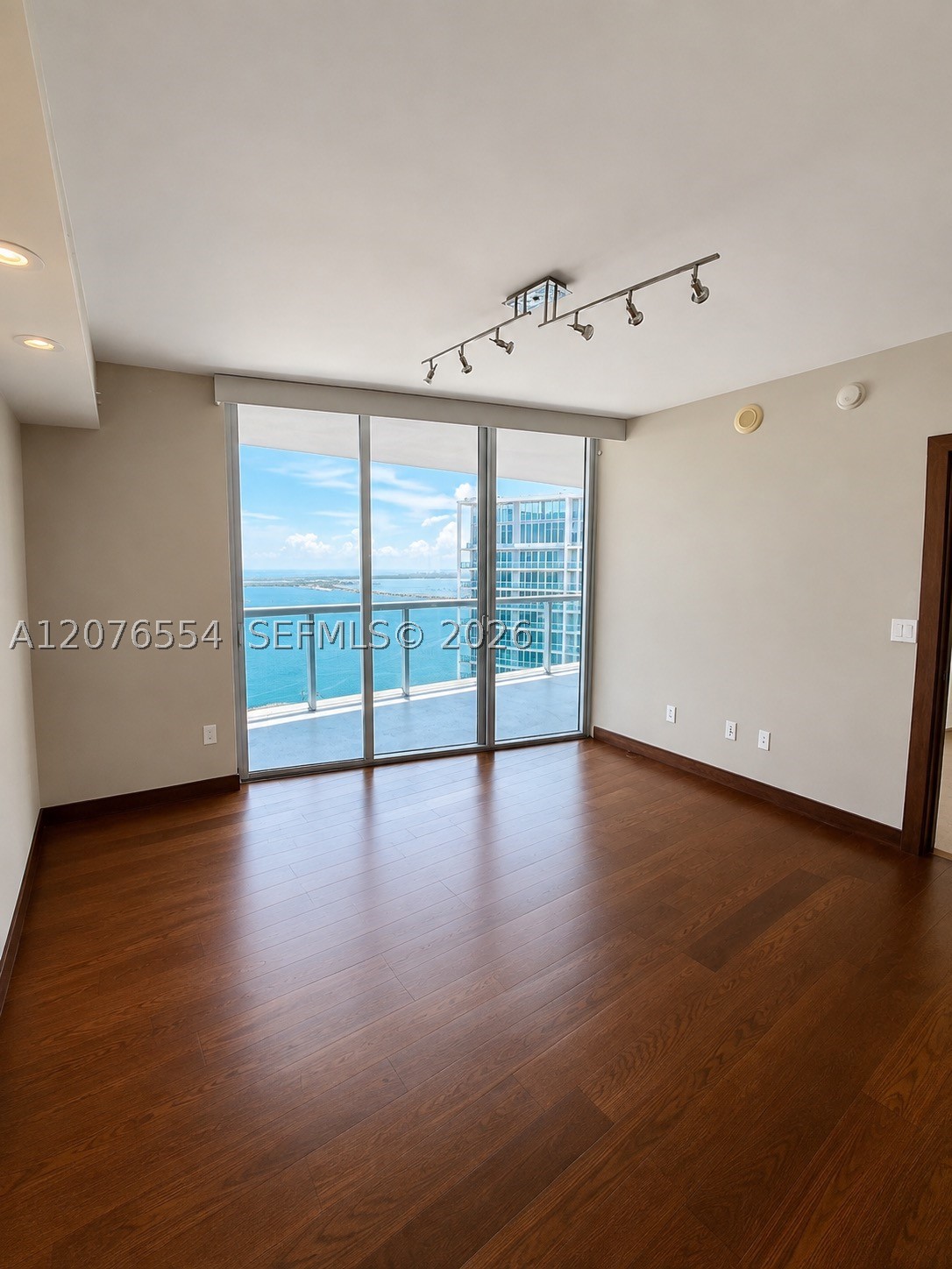 465 Brickell Ave #5605, Miami FL 33131