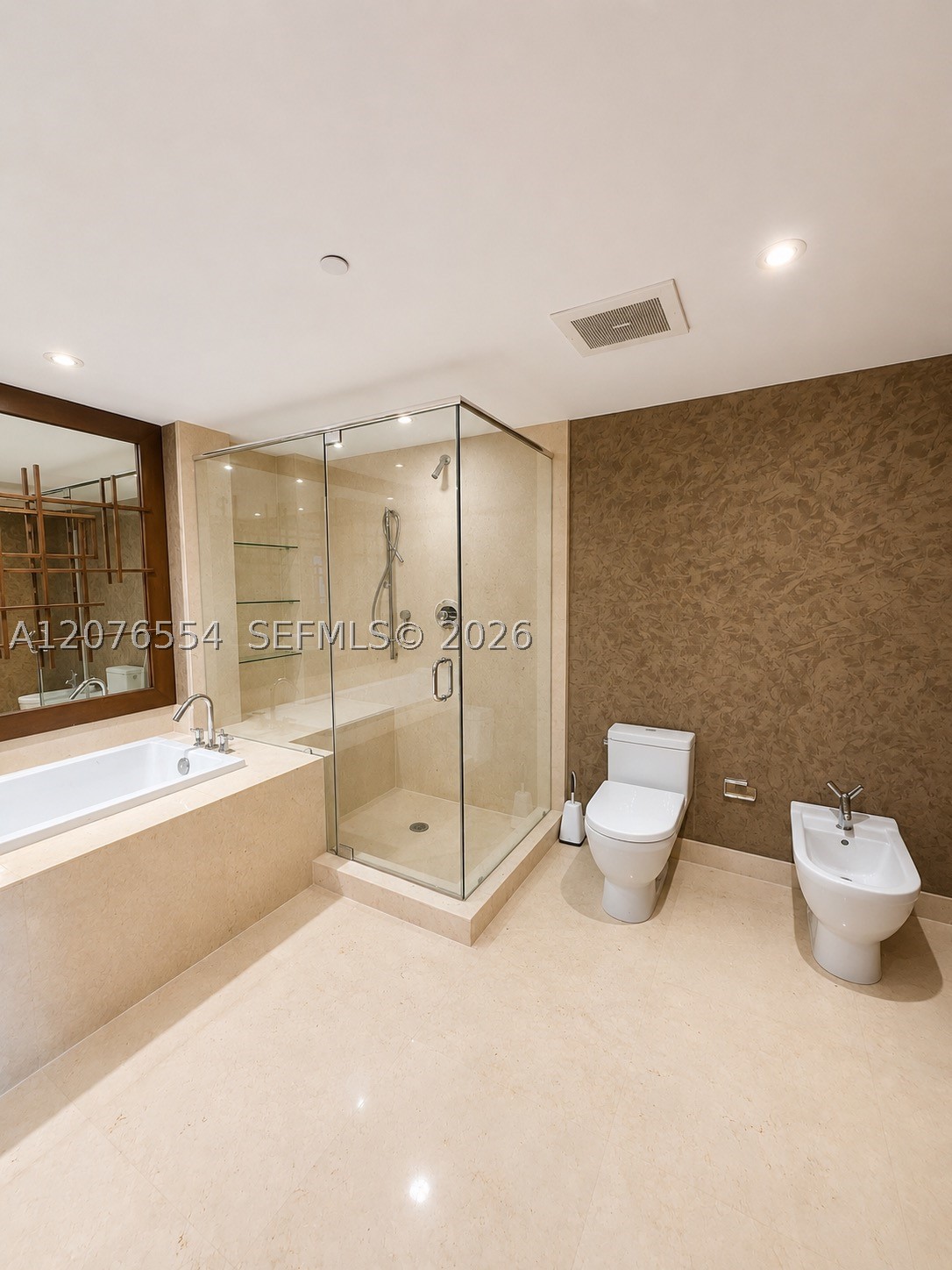 465 Brickell Ave #5605, Miami FL 33131