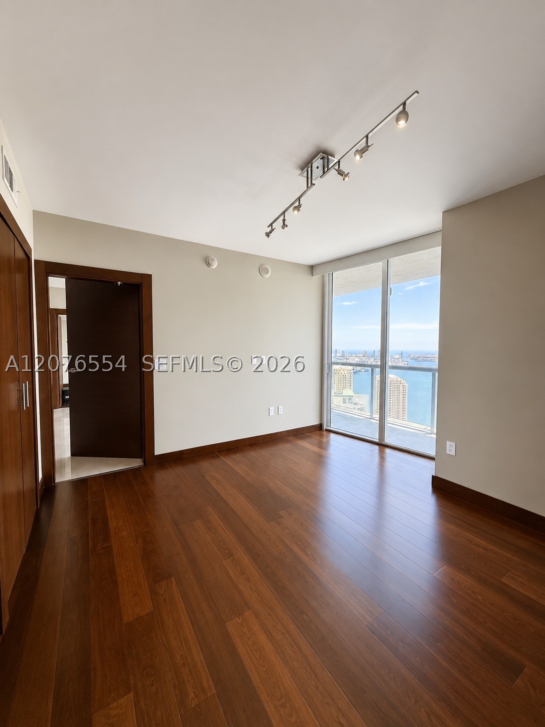 465 Brickell Ave #5605, Miami FL 33131