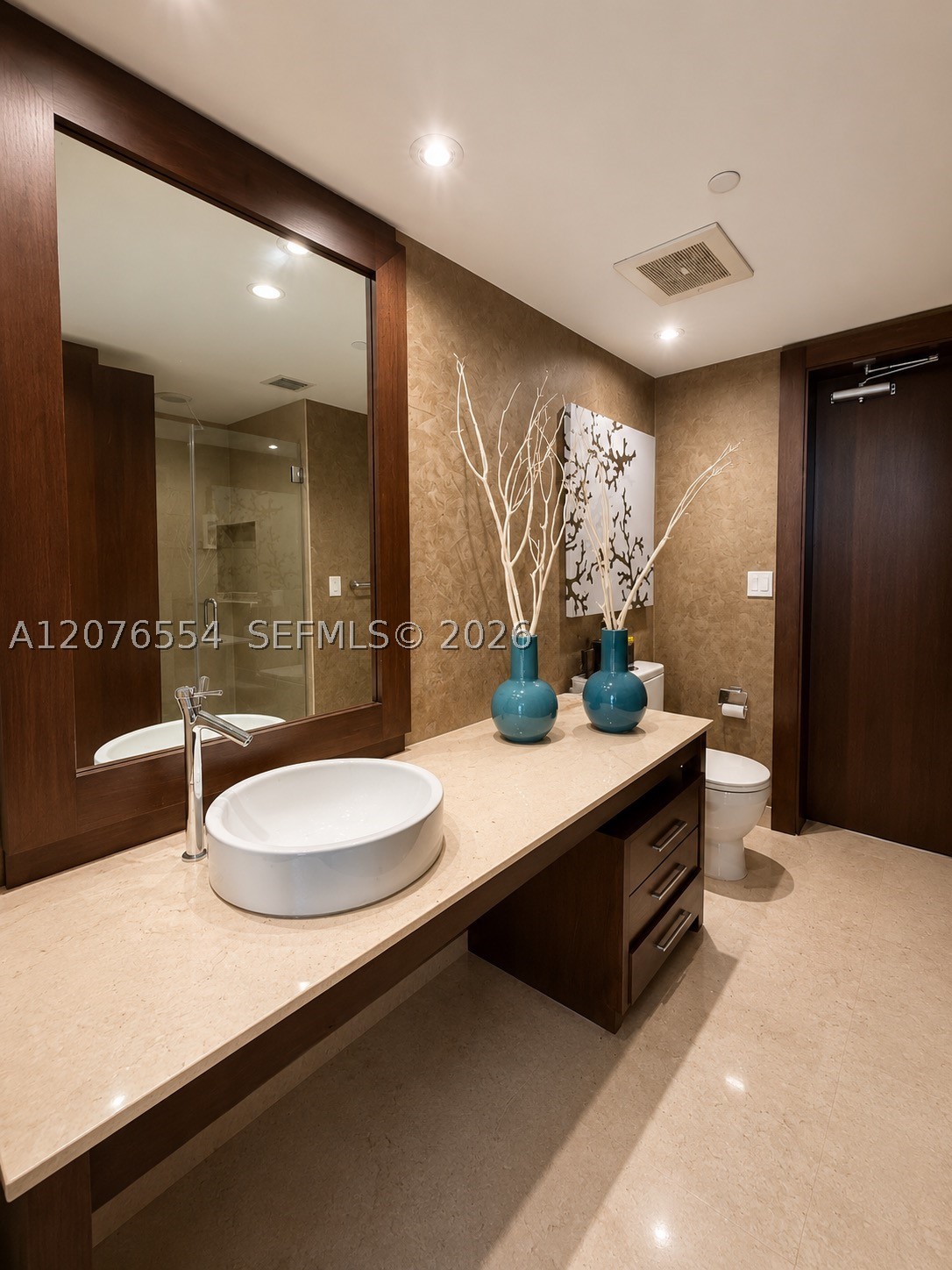 465 Brickell Ave #5605, Miami FL 33131