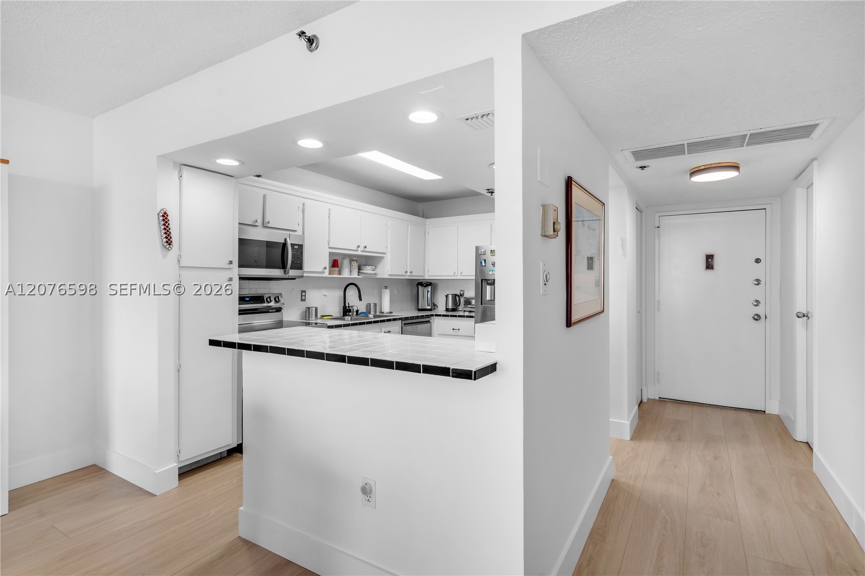 4101 Pine Tree Dr #1105, Miami Beach FL 33140