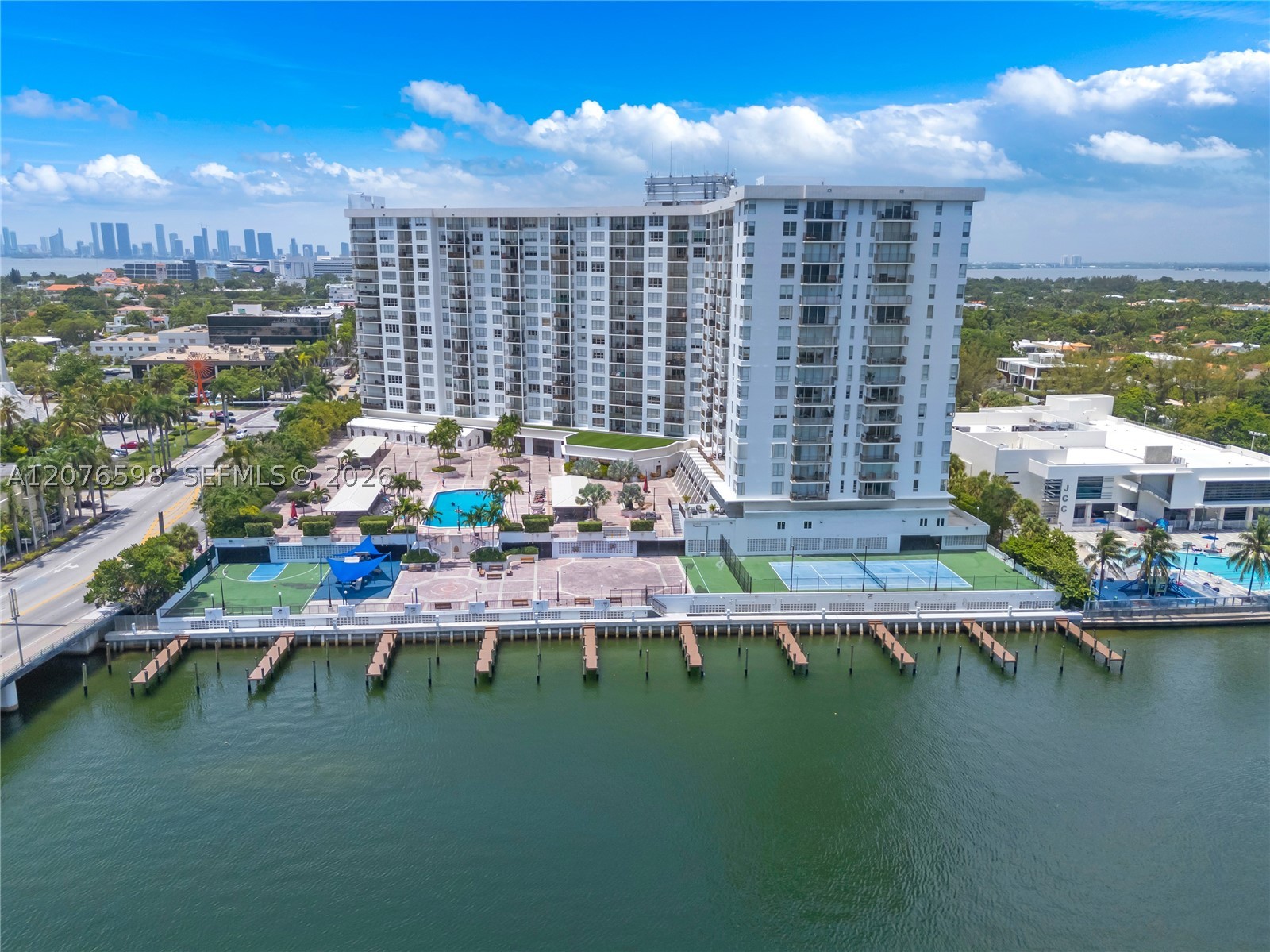 4101 Pine Tree Dr #1105, Miami Beach FL 33140