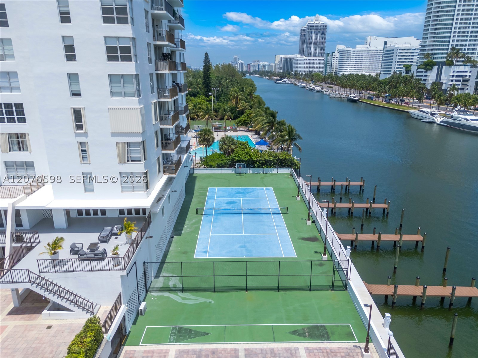 4101 Pine Tree Dr #1105, Miami Beach FL 33140