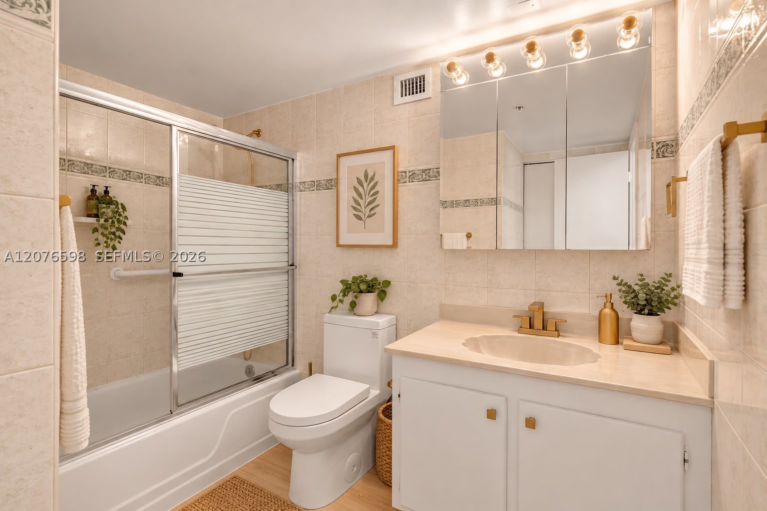 4101 Pine Tree Dr #1105, Miami Beach FL 33140