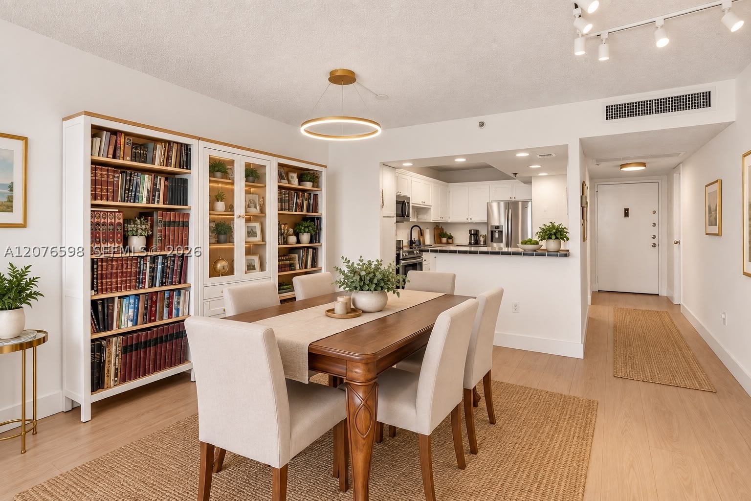 4101 Pine Tree Dr #1105, Miami Beach FL 33140