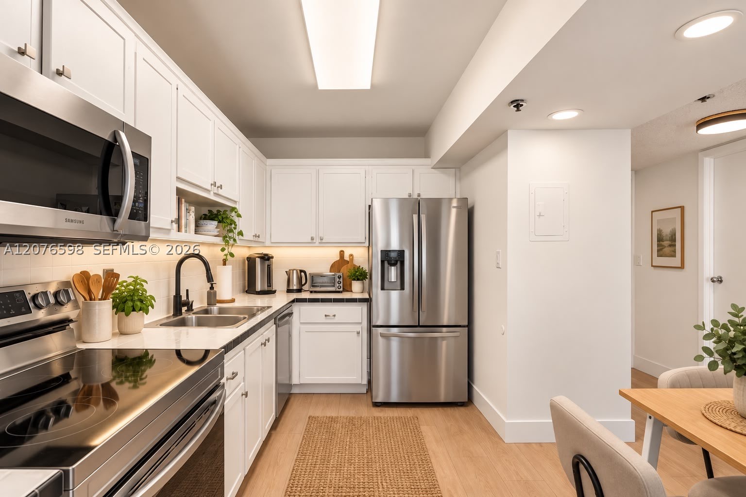 4101 Pine Tree Dr #1105, Miami Beach FL 33140
