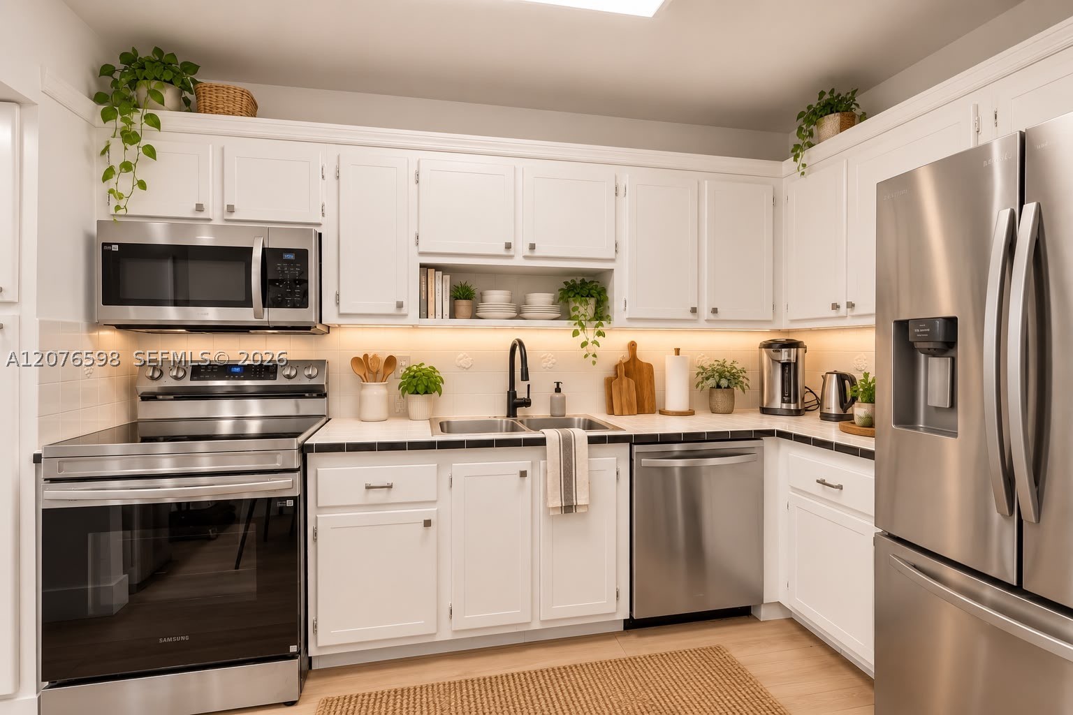 4101 Pine Tree Dr #1105, Miami Beach FL 33140