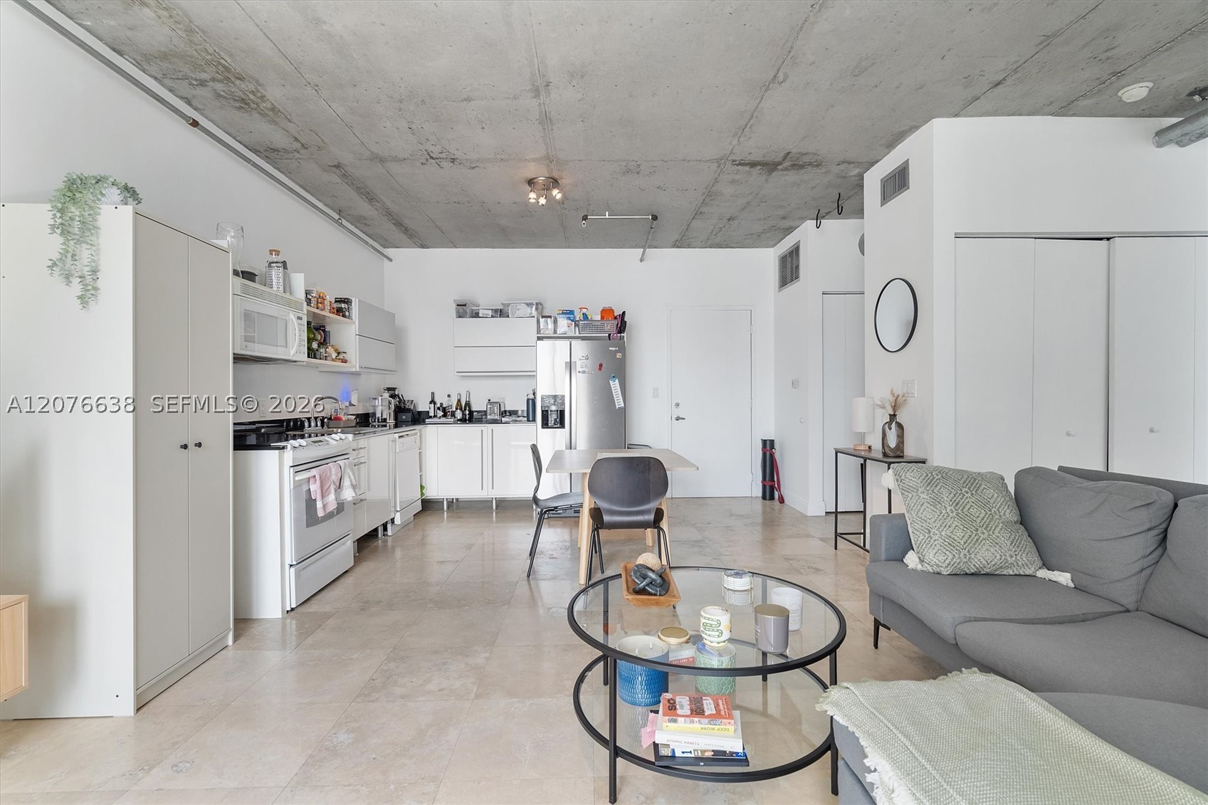 690 SW 1st Ct #2025, Miami FL 33130