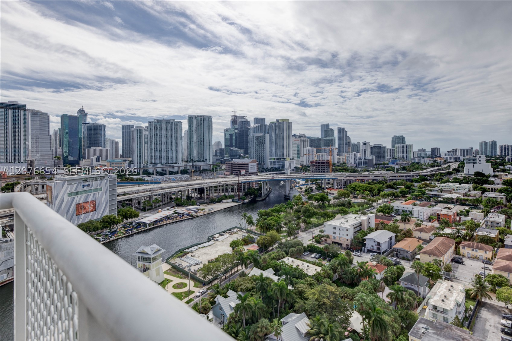 10 SW South River Dr #PHII08, Miami FL 33130