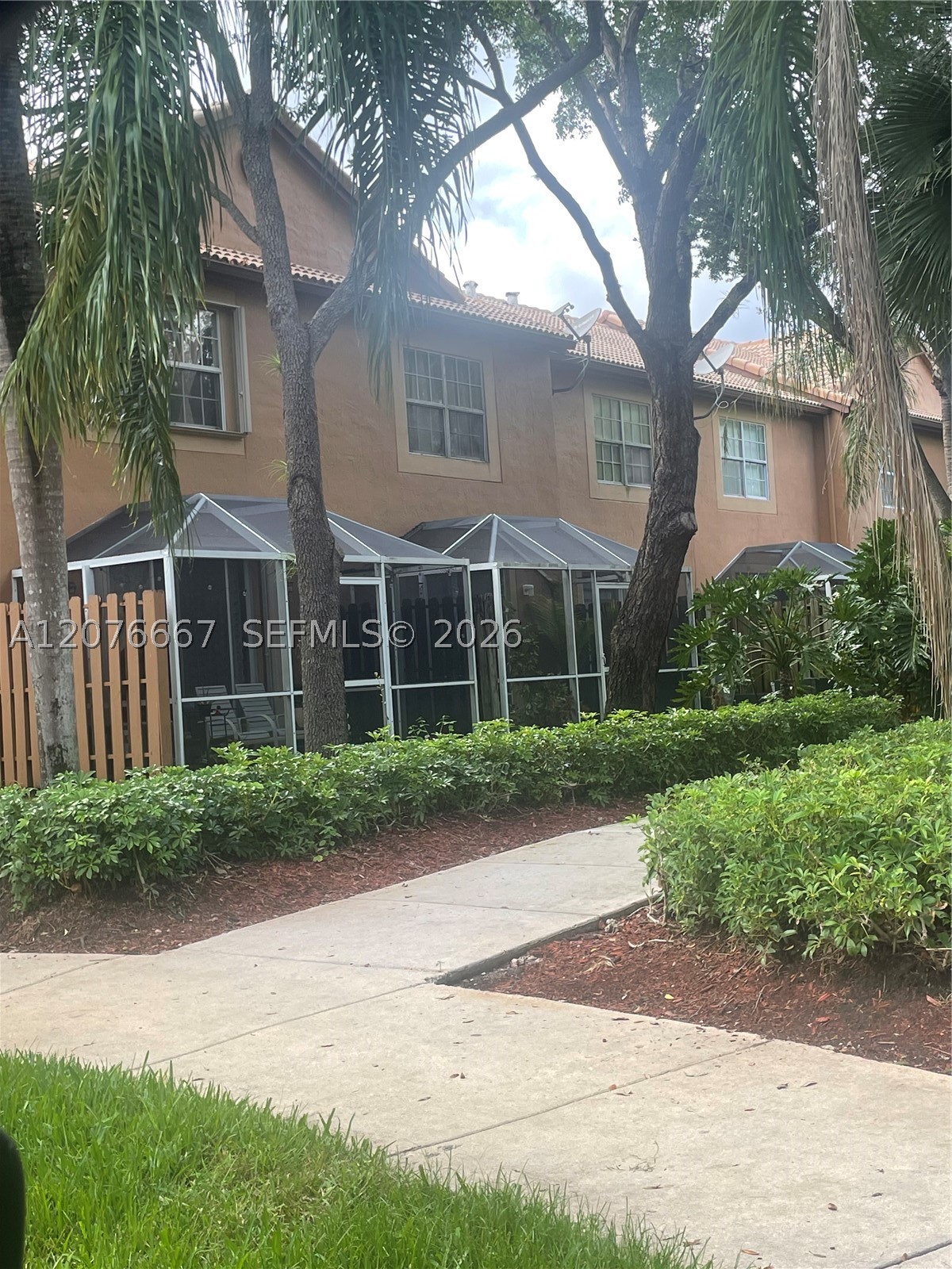 1522 Barcelona Way #5-20, Weston FL 33327