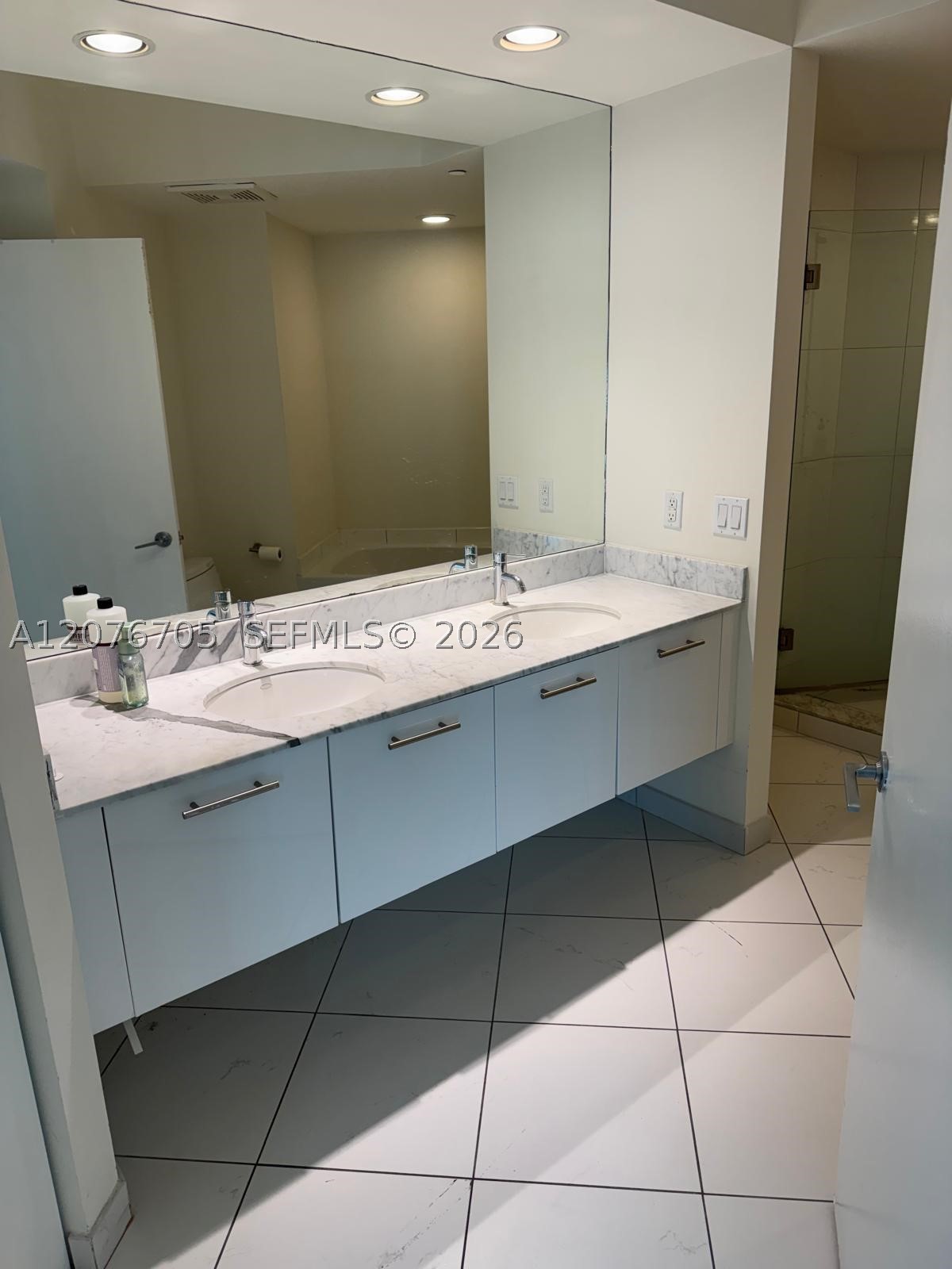 500 Brickell Ave #3210, Miami FL 33131