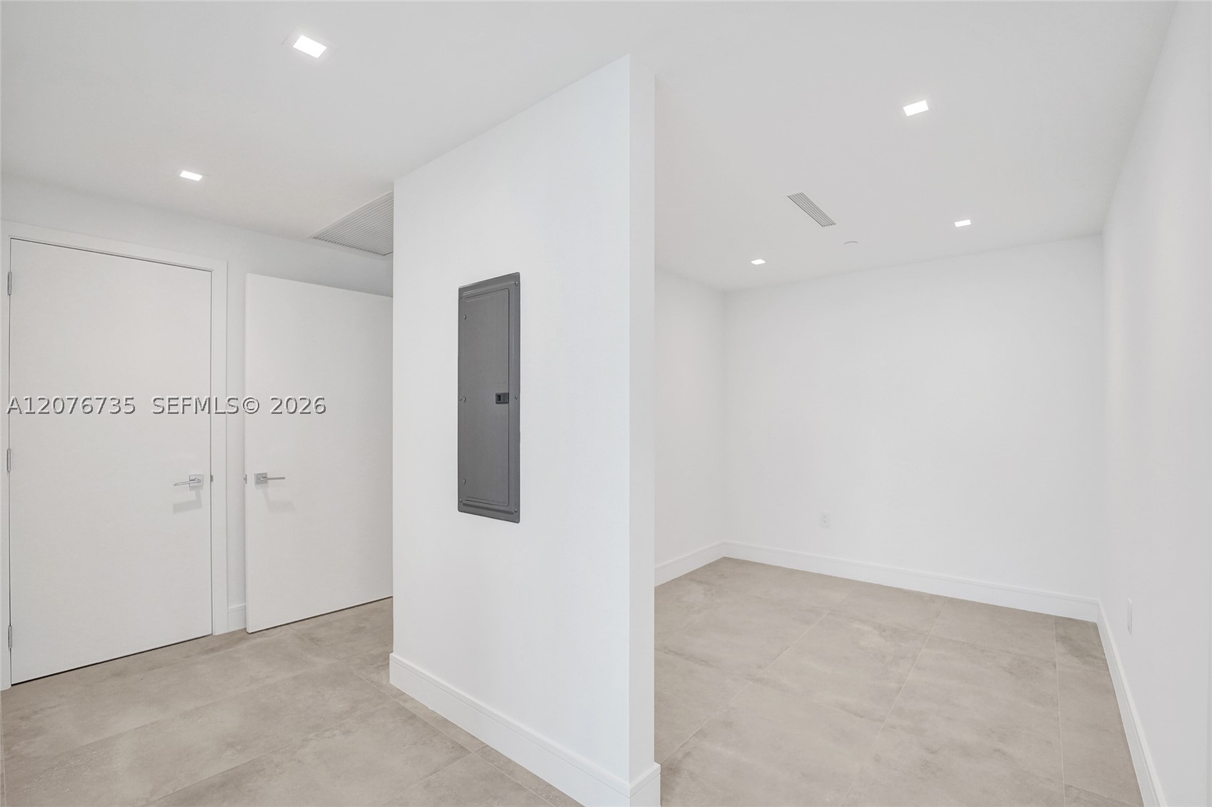 2411 Laguna Circle #2511, North Miami FL 33181